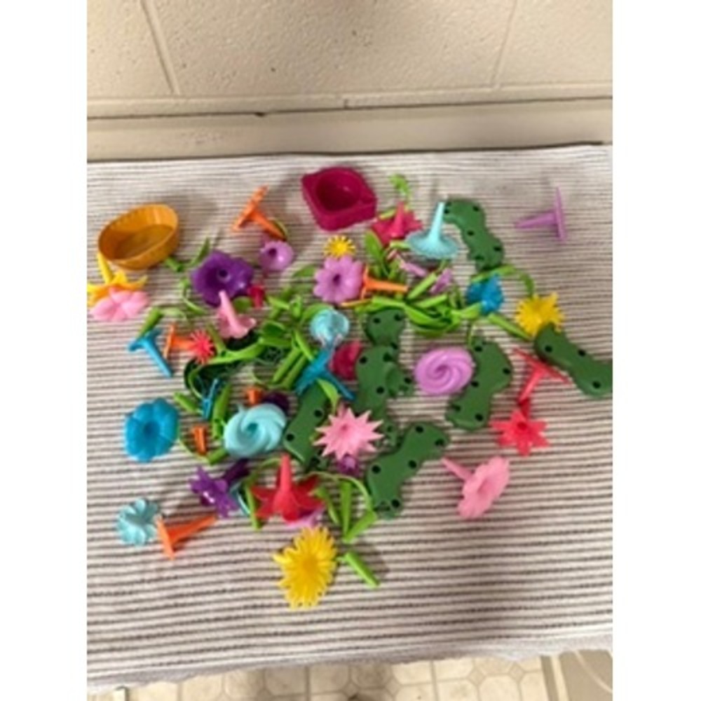 Build-a-Garden Floral Stackable Building Toy Set Colorful Flower Pieces Lot